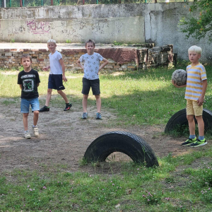 zabawy na świeżym powietrzu