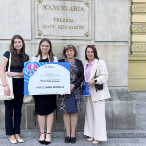 przed Kancelarią Premiera Rady Ministrów w Warszawie