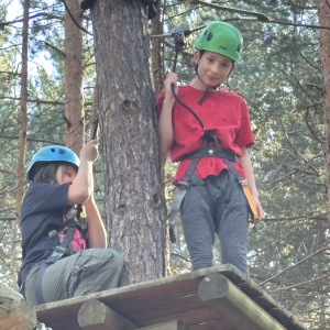 zmagania w parku linowym