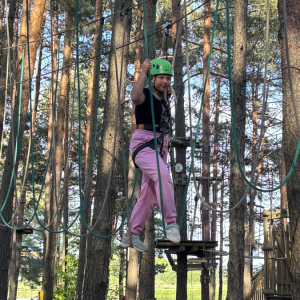 zmagania w parku linowym