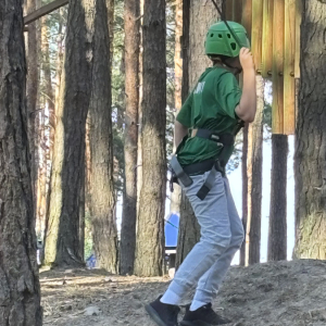 zmagania w parku linowym