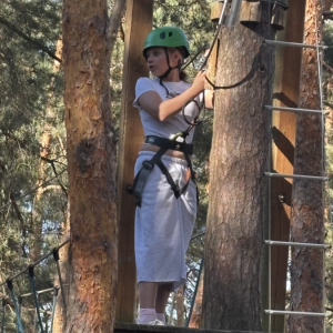 zmagania w parku linowym