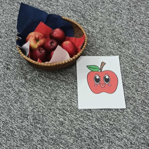 " Jabłuszko, jabłuszko..."