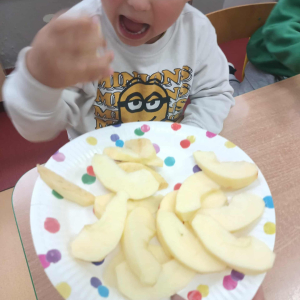 " Jabłuszko, jabłuszko..."