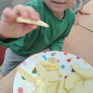 " Jabłuszko, jabłuszko..."