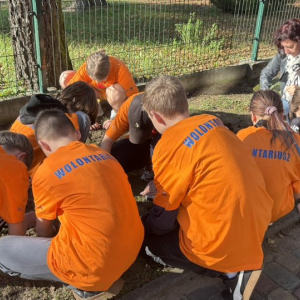 Wolontariusze z SP2 wraz z opiekunami włączyli się w akcję „Pola Nadziei”. 