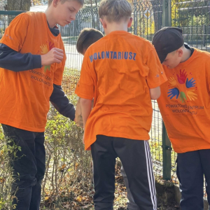 Wolontariusze z SP2 wraz z opiekunami włączyli się w akcję „Pola Nadziei”. 