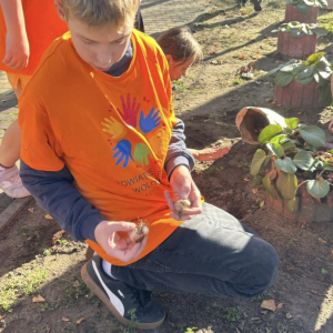 Wolontariusze z SP2 wraz z opiekunami włączyli się w akcję „Pola Nadziei”. 