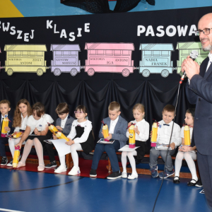 uroczystość pasowania na ucznia klasy pierwszej