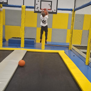 Mikołajkowy wyjazd do parku trampolin