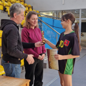 DZIEWCZĘTA z SP nr 2 MISTRZYNIAMI Skarżyska- Kamiennej  w Tenisie Stołowym 