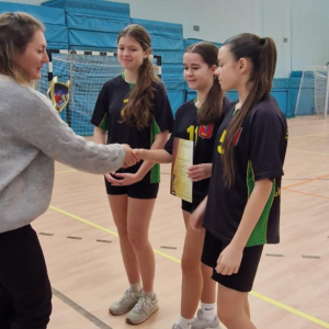 DZIEWCZĘTA z ,,DWÓJKI MISTRZYNIAMI Skarżyska- Kamiennej  w Tenisie Stołowym !!!