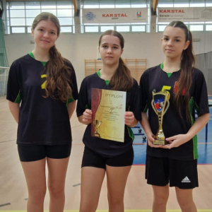 DZIEWCZĘTA z ,,DWÓJKI MISTRZYNIAMI Skarżyska- Kamiennej  w Tenisie Stołowym !!!