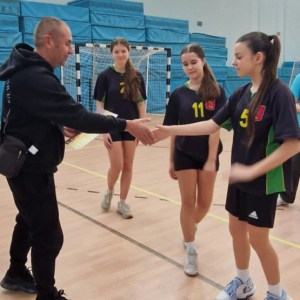 DZIEWCZĘTA z ,,DWÓJKI MISTRZYNIAMI Skarżyska- Kamiennej  w Tenisie Stołowym !!!