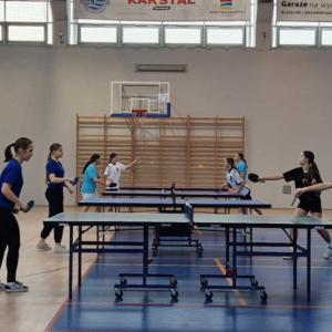 DZIEWCZĘTA z ,,DWÓJKI MISTRZYNIAMI Skarżyska- Kamiennej  w Tenisie Stołowym !!!