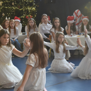 musical  „Święta u Elfów” z Reniferowej 13