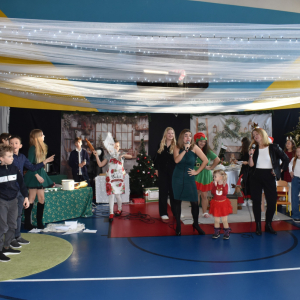 musical  „Święta u Elfów” z Reniferowej 13