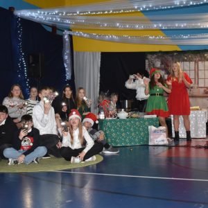 musical  „Święta u Elfów” z Reniferowej 13