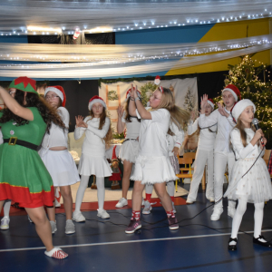 musical  „Święta u Elfów” z Reniferowej 13