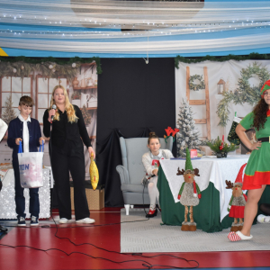 musical  „Święta u Elfów” z Reniferowej 13