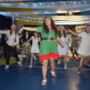 musical  „Święta u Elfów” z Reniferowej 13