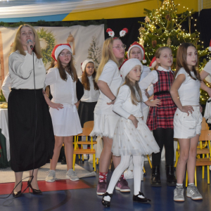 musical  „Święta u Elfów” z Reniferowej 13