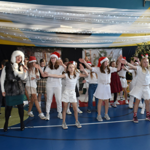 musical  „Święta u Elfów” z Reniferowej 13