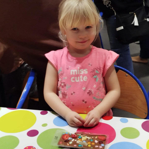  Radosne szaleństwo przedszkolaków w sali zabaw