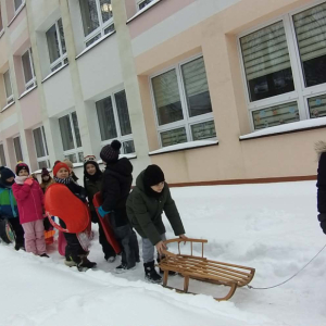 ZIMOWA BAJKA NA SZKOLNYM PODWÓRKU 