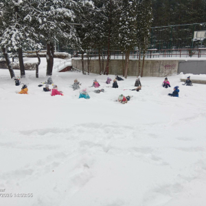 ZIMOWA BAJKA NA SZKOLNYM PODWÓRKU 