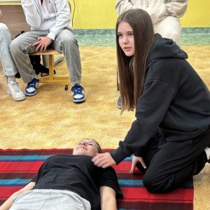 Pierwsza pomoc - ratuje życie! - warsztaty dla klasy 8a.