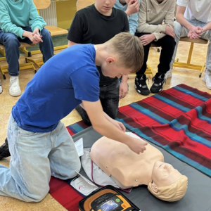 Pierwsza pomoc - ratuje życie! - warsztaty dla klasy 8a.