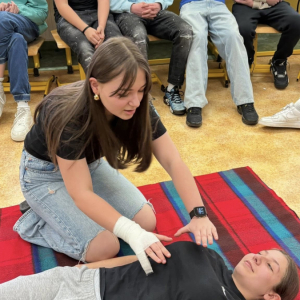 Pierwsza pomoc - ratuje życie! - warsztaty dla klasy 8a.