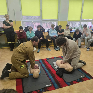 Pierwsza pomoc - ratuje życie! - warsztaty dla klasy 8a.