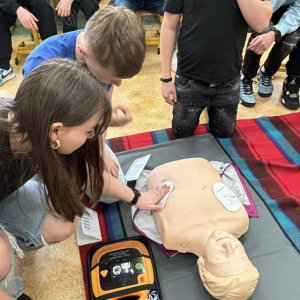 Pierwsza pomoc - ratuje życie! - warsztaty dla klasy 8a.