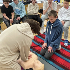 Pierwsza pomoc - ratuje życie! - warsztaty dla klasy 8a.