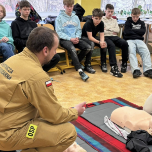 Pierwsza pomoc - ratuje życie! - warsztaty dla klasy 8a.