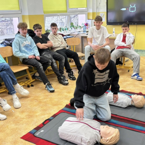 Pierwsza pomoc - ratuje życie! - warsztaty dla klasy 8a.