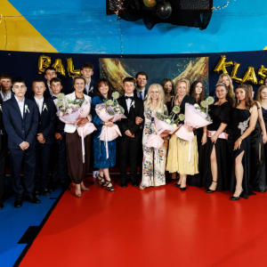 klasa ósma z wychowawczyniami