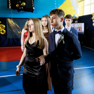 polonez w wykonaniu klasy 8 i klasy 7